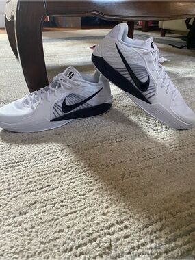 Nike Men's White and Black Low-Top Sneakers